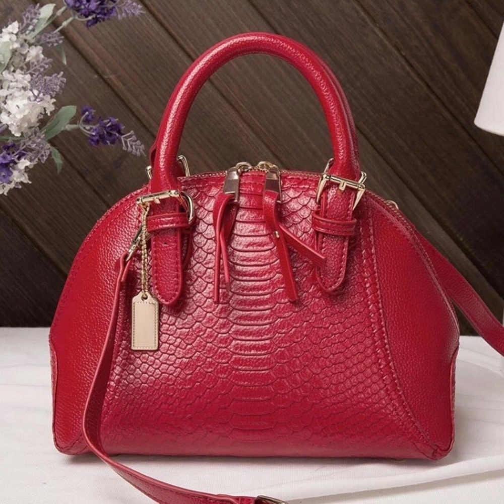 Just In! π ROME Crocodile Shell Crossbody - Picture 3 of 8